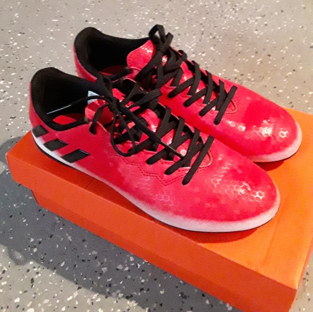 Messi cleats almost new
